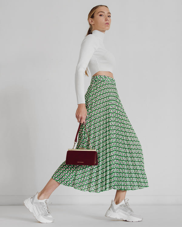 JEANNE BAGUETTE bag in brown carried by hand, side view in motion
