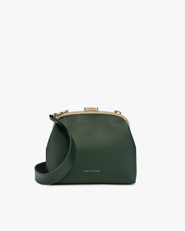 Sac EMMA vert émeraude de face, fermoir doré et anse courte détachable en cuir
