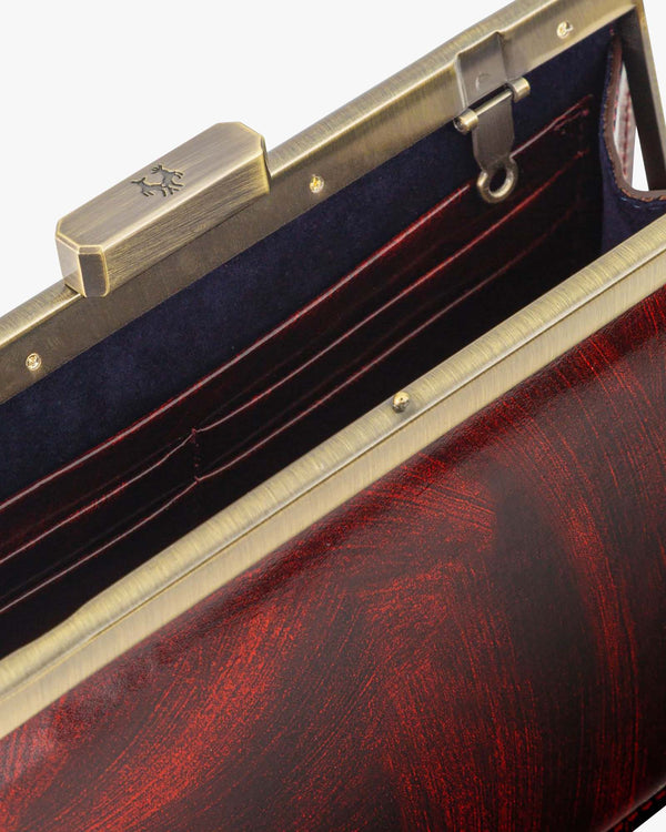 JEANNE BAGUETTE bag in Marbre, open interior view showing the retro clasp and brushed marbled leather